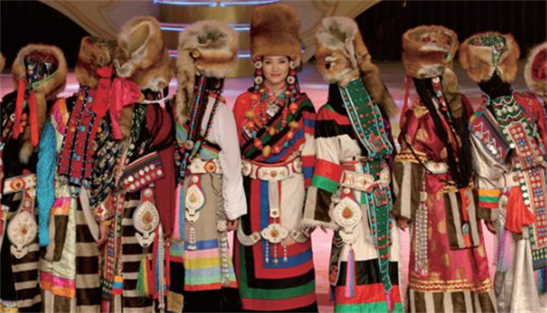 藏族的服饰有哪些代表类型的元素（探讨藏族民族服饰特点）
