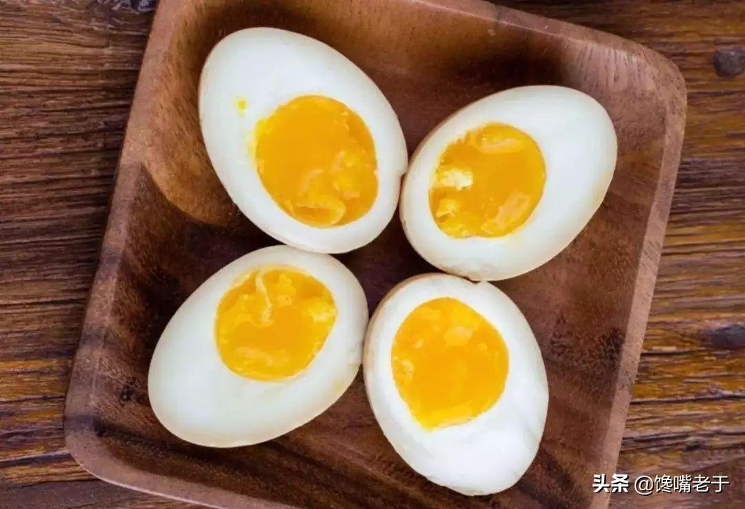 鸡蛋壳上有黑色斑点能吃吗(4种鸡蛋千万不要吃)
